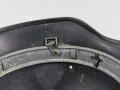 Stahlhelmglocke Heer Modell 1940. Originallack . Der Ring und die Nieten original verbaut,  Glockengrösse 66