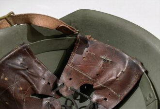 Portugal, Stahlhelm Modell 1940 in gutem Zustand. Originallack ?