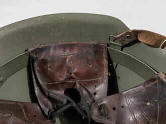 Portugal, Stahlhelm Modell 1940 in gutem Zustand. Originallack ?