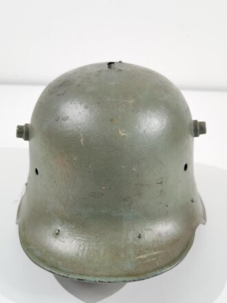 1.Weltkrieg Stahlhelm, Umbau als Opferstock, sieht man immer mal auf Fotos in Kirchen . Mit passendem Schlüssel