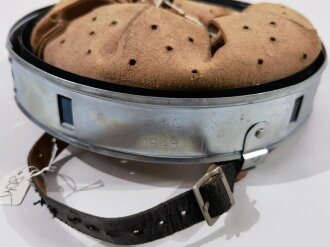 REPRODUKTION Stahlhelm Innenfutter Wehrmacht für Glockengrösse 66. Einfache Anfertigung, Einzelstück aus Sammlungsauflösung, der Kinnriemen ist inklusive