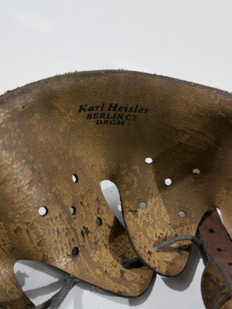 REPRODUKTION Stahlhelm Innenfutter Wehrmacht für Glockengrösse 68. Auf alt gemachte Anfertigung, Einzelstück aus Sammlungsauflösung, der Kinnriemen ist inklusive