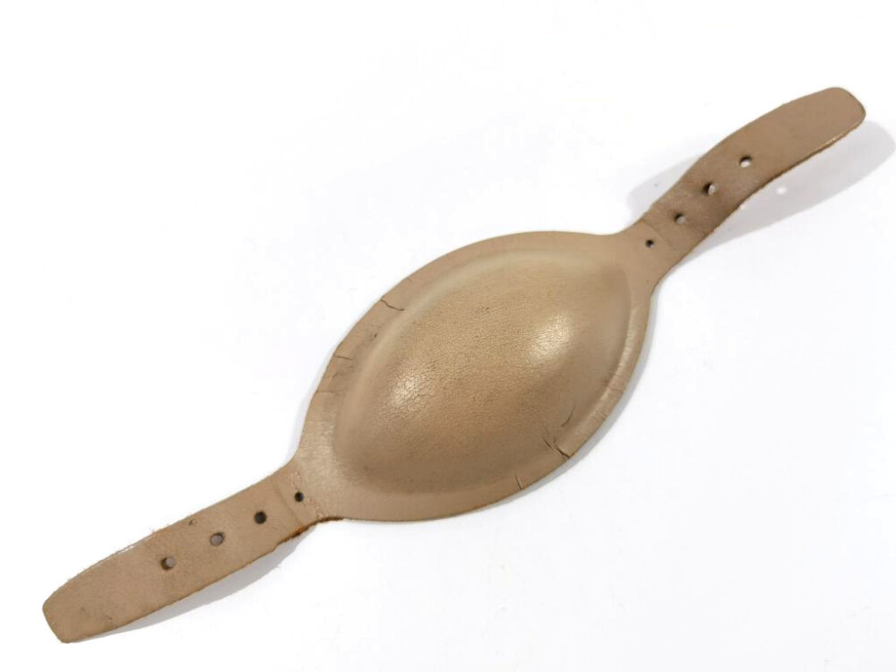 U.S. leather chin cup, don´t know how old or use of this one, 30,00