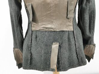 Heer, Feldbluse für Mannschaften Modell 1943. Getragenes Kammerstück ohne Effekten, auf der Verbandpäckchentasche ein Stempel einer Firma aus Kopenhagen