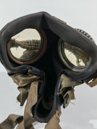 Gasmaske Wehrmacht. Schwarzes, weiches Gummi, datiert 1944