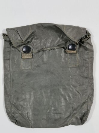 Tasche für eine Gasplane der Wehrmacht, gummierte Ausführung, getragenes Stück