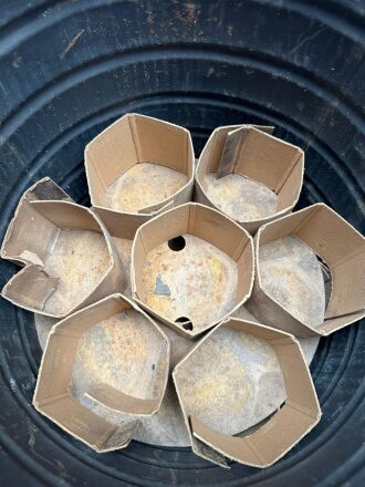 Transportbehälter für " 35 Filtereinsätze Fe 37 ( R ) " Originallack, innen noch die seltenen Verpackungsmaterialien.