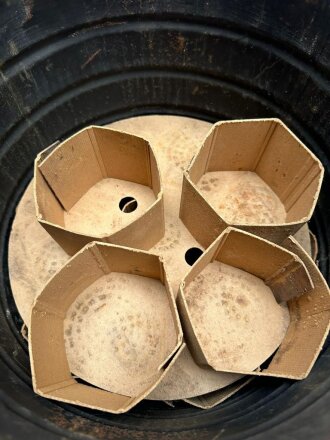 Transportbehälter für " 35 Filtereinsätze Fe 37 ( R ) " Originallack, innen noch die seltenen Verpackungsmaterialien.
