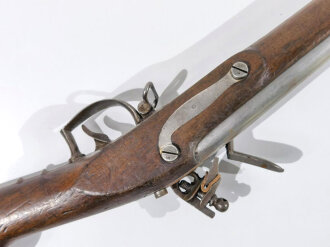 Frankreich, Steinschlossgewehr  ähnlich Typ 1816/21 ,Kaliber 17,6 mm, Gesamtlänge 137 cm, Gewicht 3,96 kg, Laufmarkierung ELG ,Schloßmarkierung Modell  Royal St.Etienne schlecht lesbar, alle Metallteile gemarkt, eventuell für einen deutschen Kleinstaat ,