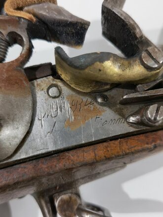 Frankreich, Steinschlossgewehr  ähnlich Typ 1816/21 ,Kaliber 17,6 mm, Gesamtlänge 137 cm, Gewicht 3,96 kg, Laufmarkierung ELG ,Schloßmarkierung Modell  Royal St.Etienne schlecht lesbar, alle Metallteile gemarkt, eventuell für einen deutschen Kleinstaat ,