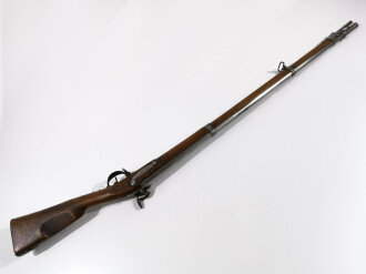 Frankreich, Perkussionsgewehr ähnlich Typ 1816/21, Kaliber 17,4 mm, Gesamtlänge 140 cm, Gewicht 4 kg, Laufmarkierung 1816,1821,Schloßmarkierung  schlecht lesbar, alle Metallteile gemarkt, eventuell für einen deutschen Kleinstaat,  Hahn ergänzt