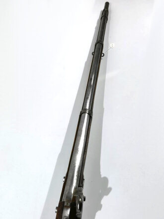 Frankreich, Perkussionsgewehr ähnlich Typ 1816/21, Kaliber 17,4 mm, Gesamtlänge 140 cm, Gewicht 4 kg, Laufmarkierung 1816,1821,Schloßmarkierung  schlecht lesbar, alle Metallteile gemarkt, eventuell für einen deutschen Kleinstaat,  Hahn ergänzt