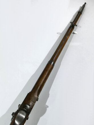 Frankreich, Perkussionsgewehr ähnlich Typ 1816/21, Kaliber 17,4 mm, Gesamtlänge 140 cm, Gewicht 4 kg, Laufmarkierung 1816,1821,Schloßmarkierung  schlecht lesbar, alle Metallteile gemarkt, eventuell für einen deutschen Kleinstaat,  Hahn ergänzt