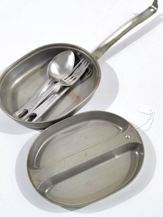 U.S. 1943 dated mess kit with eating utensils