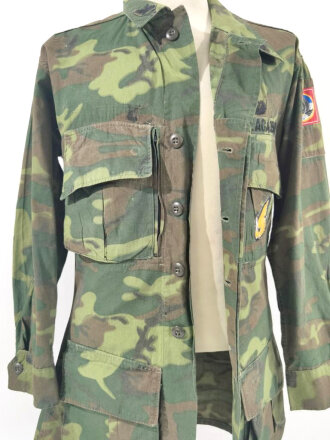 Army of the Republic of Vietnam (ARVN) Airborne Division coat, camouflage pattern, size medium regular. Used, good condition