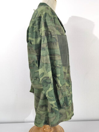 Army of the Republic of Vietnam (ARVN) Airborne Division coat, camouflage pattern, size medium regular. Used, good condition