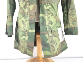 Army of the Republic of Vietnam (ARVN) Airborne Division coat, camouflage pattern, size medium regular. Used, good condition