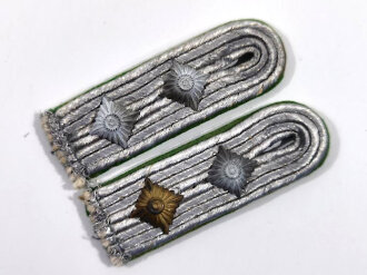 Luftwaffe, Paar Schulterstücke für einen Hauptmann der Felddivision , Waffenfarbe Jägergrün