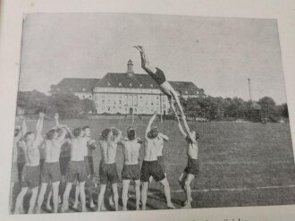 "Sport Jahrbuch für die Wehrmacht 1942", ca. 179 Seiten, gebraucht