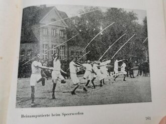 "Sport Jahrbuch für die Wehrmacht 1942", ca. 179 Seiten, gebraucht