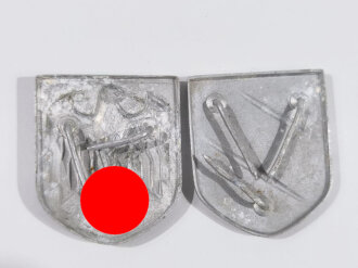Satz Adler- und Wappenschild für einen Tropenhelm des Heeres, Aluminium, wohl neuzeitlich lackiert
