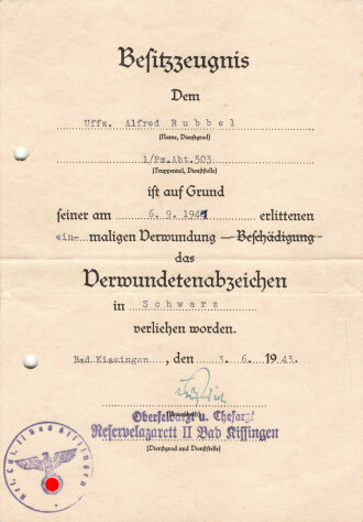 Urkundengruppe eines Gefreiten in der Panzertruppe ( Panzer- Regiment 29 ) , Urkunden gelocht und gefaltet