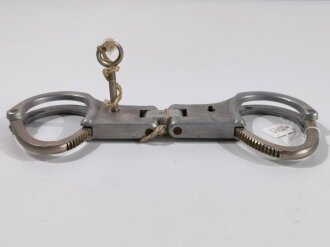 Deutschland nach 1945, Polizei, Paar Handschellen aus Leichtmetall, mit dem passenden Schlüssel