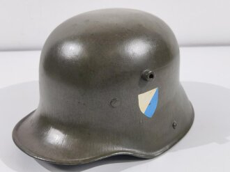 Stahlhelm Landespolizei Bayern 20iger Jahre ?. Originaler Weltkriegshelm , das Innenfutter mit div ersen Reparaturen, die Abzeichen Original