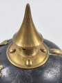 Preußen, Pickelhaube für Mannschaften, Kammerglocke des Füsilier Regiment 40. Kinnriemen neuzeitliche Reproduktion