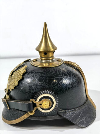 Preußen,  Pickelhaube für Mannschaften, zusammengestelltes Stück aus gereinigten originalen Teilen, der Kinnriemen ist eine neuzeitliche Kopie