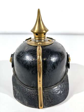 Preußen,  Pickelhaube für Mannschaften, zusammengestelltes Stück aus gereinigten originalen Teilen, der Kinnriemen ist eine neuzeitliche Kopie