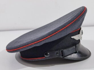 Luftwaffe, Schirmmütze für Mannschaften der Flakartillerie. Im Chelluloidspiegel datiert 1938, Kopfgrösse 57. Guter Zustand mit wenigen, kleinen Mottenlöchern im Deckel