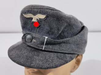 Luftwaffe, Feldmütze für eine Flakhelferin datiert 1942. Originalvernäht, getragen, guter Zustand. Kopfgrösse 56