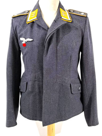 Luftwaffe Fliegerbluse für einen Feldwebel fliegendes Personal oder Fallschirmtruppe. Leicht getragenes Kammerstück in gutem Zustand, die Effekten original vernäht