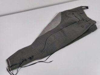 Heer, Stiefelhose für Offiziere . Schneideranfertigung von Breuninger Stuttgart aus aus italienischem Tuch mit Lederbesatz. Sehr guter Zustand