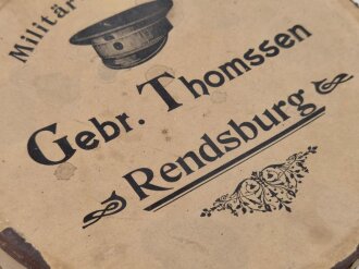 Kaiserreich, Aufbewahrungskasten für eine Schirmmütze " Militär Effekten Gebr. Thomssen Rendsburg"