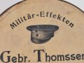 Kaiserreich, Aufbewahrungskasten für eine Schirmmütze " Militär Effekten Gebr. Thomssen Rendsburg"