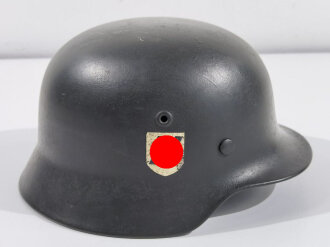 Waffen SS, Stahlhelm Modell 1940. ET64, das Abzeichen ist...