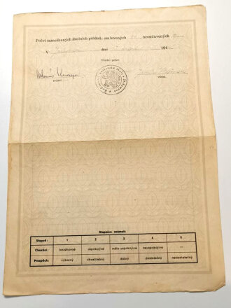 "Leistungsbuch" einer Grundschülerin im Sudetengau,  dazu ein  Slowakisches Zeugnis von 1946