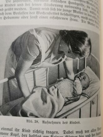 "Die deutsche Mutter und ihr erstes Kind" datiert 1934, DIN A5, gebraucht
