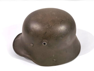 Österreich 1.Weltkrieg, Stahlhelm nach deutschem Muster "ET64"  Originallack, Inneneinrichtung original, ein Lappen in alter Zeit Kammermäßig repariert