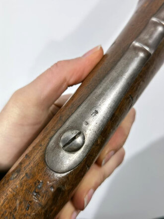 Frankreich, Steinschloßgewehr Modell Royale St.Etienne, Gesamtlänge 136,5 cm Kaliber  17,5 mm, Gewicht 4 kg, Lauf mit ELG ( Belgien ) markiert, Schloßmarkierung noch lesbar, Abzugsbügel rund, alle Beschläge gestempelt, wohl für deutschen Kleinstaat,