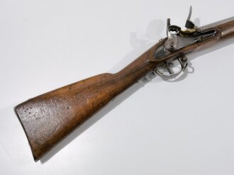 Frankreich, Steinschloßgewehr Modell Royale St.Etienne, Gesamtlänge 136,5 cm Kaliber  17,5 mm, Gewicht 4 kg, Lauf mit ELG ( Belgien ) markiert, Schloßmarkierung noch lesbar, Abzugsbügel rund, alle Beschläge gestempelt, wohl für deutschen Kleinstaat,