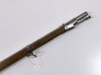 Frankreich, Steinschloßgewehr Modell Royale St.Etienne, Gesamtlänge 136,5 cm Kaliber  17,5 mm, Gewicht 4 kg, Lauf mit ELG ( Belgien ) markiert, Schloßmarkierung noch lesbar, Abzugsbügel rund, alle Beschläge gestempelt, wohl für deutschen Kleinstaat,