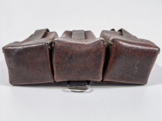 1.Weltkrieg / Reichswehr  Patronentasche. Datiert 1915, von der Reichswehr übernommen und 1923 nochmals gestempelt