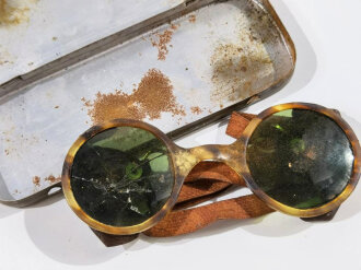 Wehrmacht, defekte Sonnenbrille in Blechetui