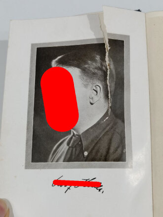 Adolf Hitler, blaue Volksausgabe von 1930, das Bild von Adolf Hitler eingerissen.