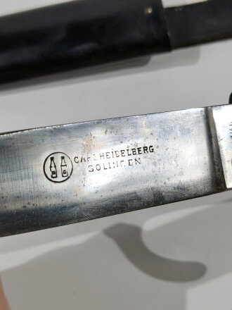 Fahrtenmesser für Angehörige der Hitlerjugend. Doppelhersteller RZM M7/65 " Carl Heidelberg Solingen" Die Raute oberflächlich leicht zerkratzt, sonst sehr guter Zustand.