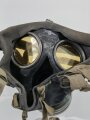 Gasmaske in Bereitschaftsbüchse der Wehrmacht. Die Büchse datiert 1943. Zusammengehöriges Set