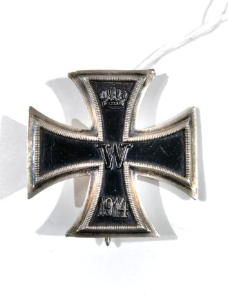 Eisernes Kreuz 1.Klasse 1914. Die Nadel markiert  "SW" für  Sy & Wagner, Berlin. Magnetisch, oben leicht gestaucht